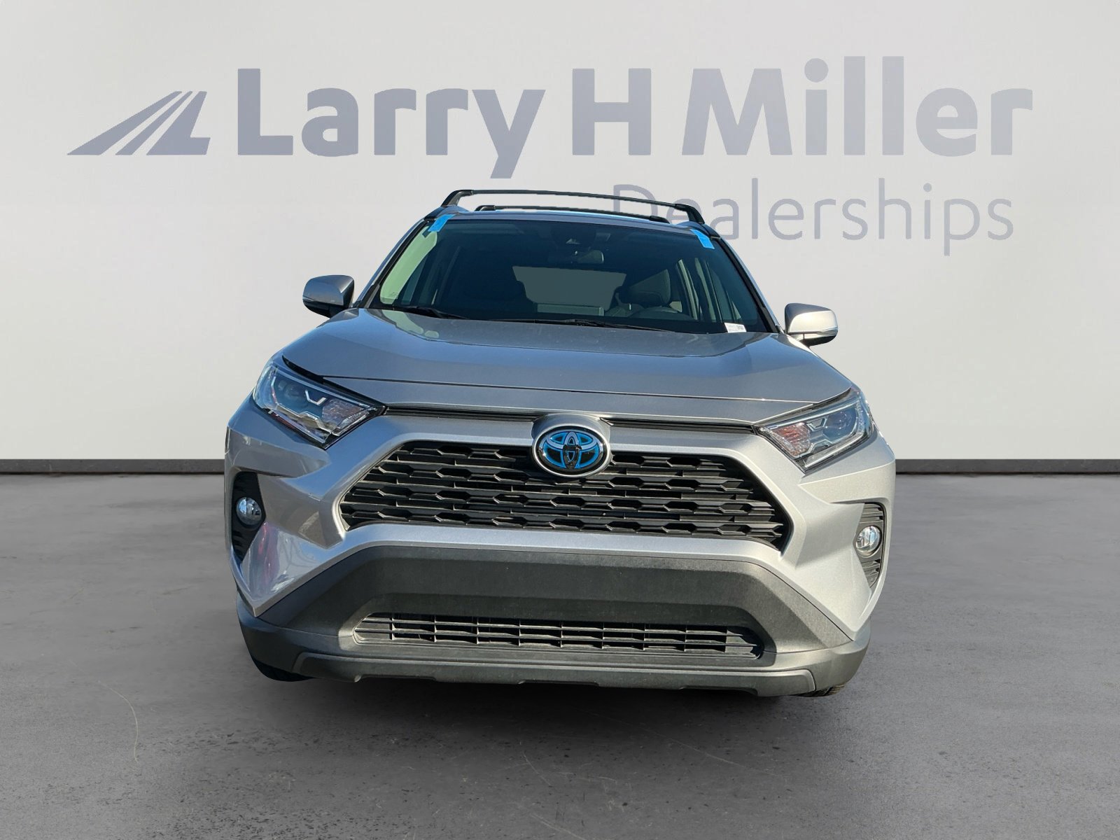 Used 2021 Toyota RAV4 XLE w/ Carpet Mat Package (TMS) image 8