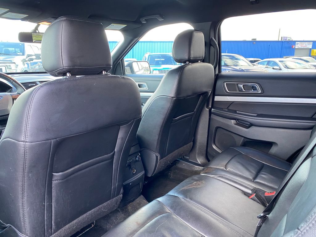 Used 2017 Ford Explorer XLT w/ Equipment Group 202A AWD/4WD image 15