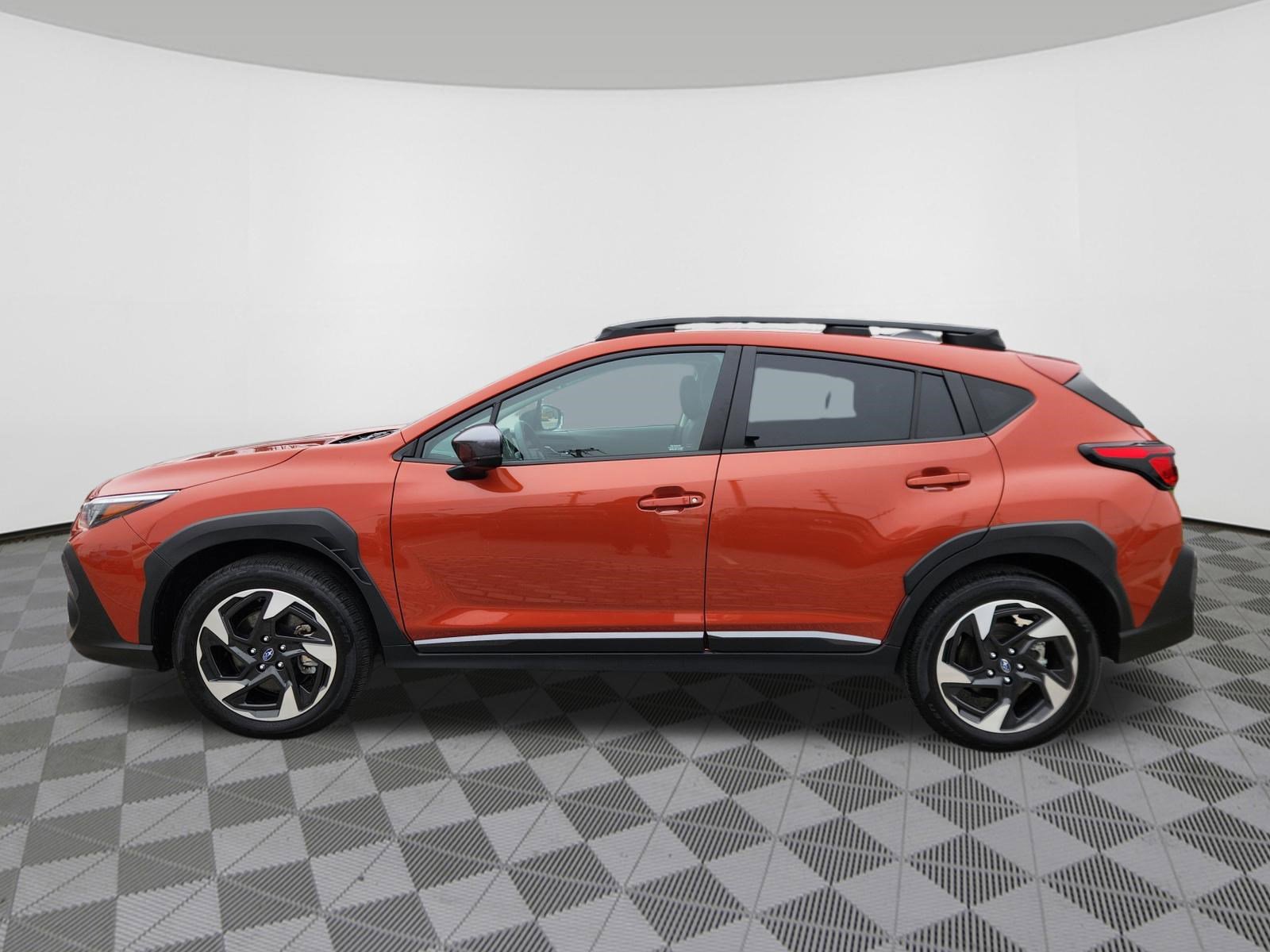Used 2024 Subaru Crosstrek 2.5i Limited w/ Crosstrek Mirror Package image 5