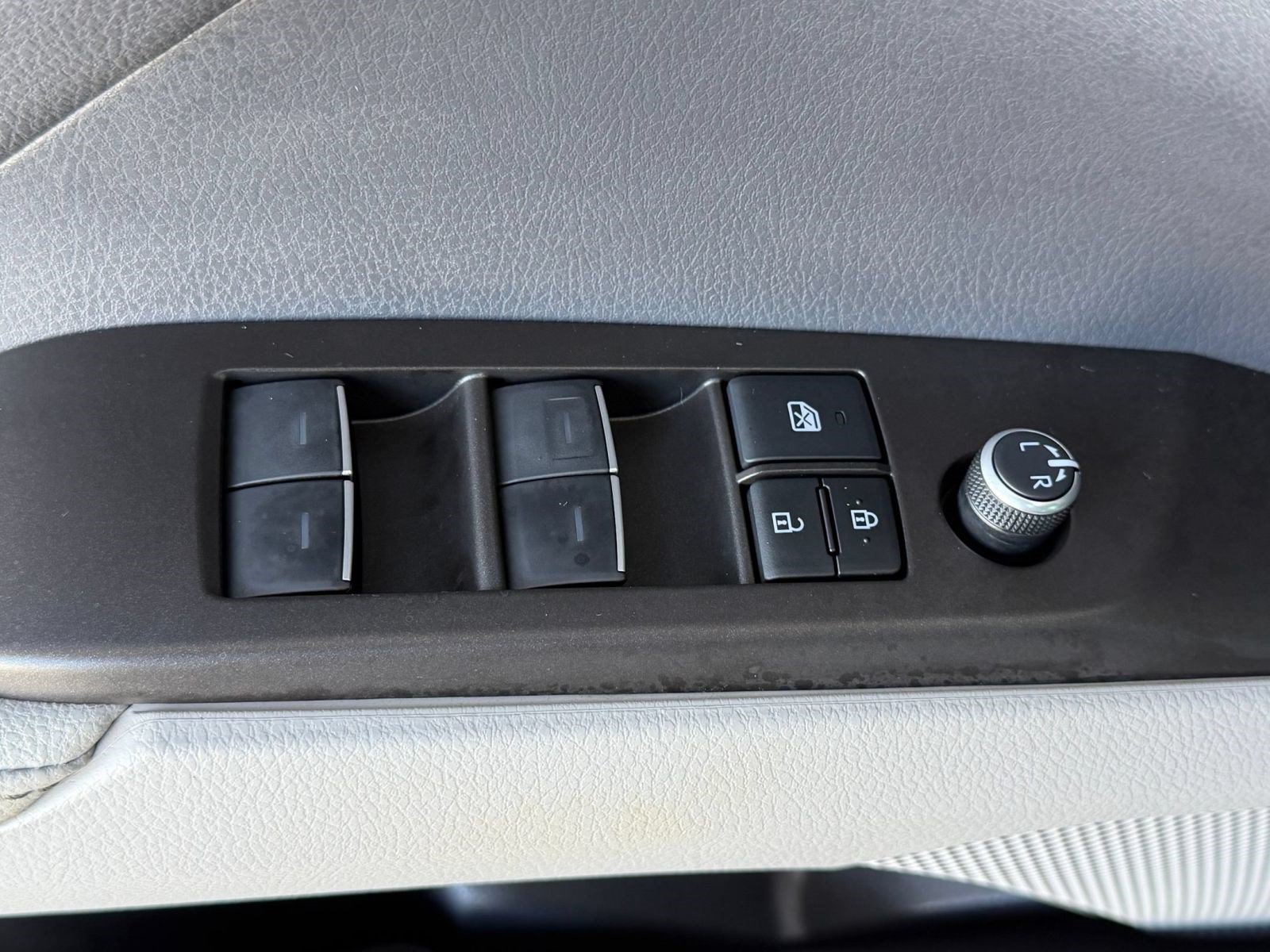 Used 2023 Toyota Camry XLE FWD image 27