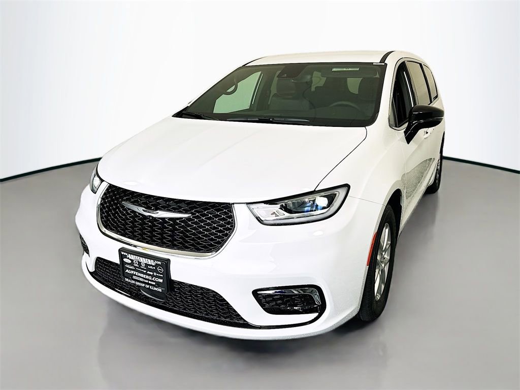 New 2026 Chrysler Pacifica Select image 3