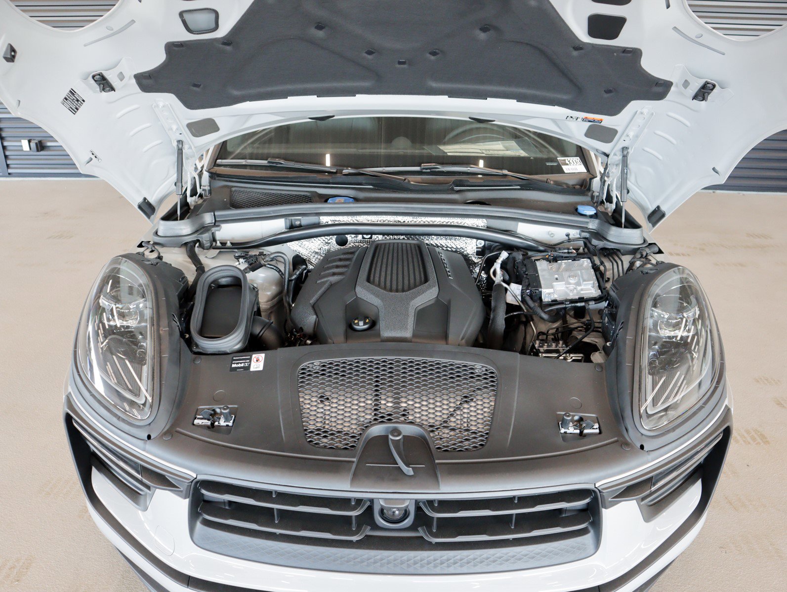 New 2026 Porsche Macan image 27