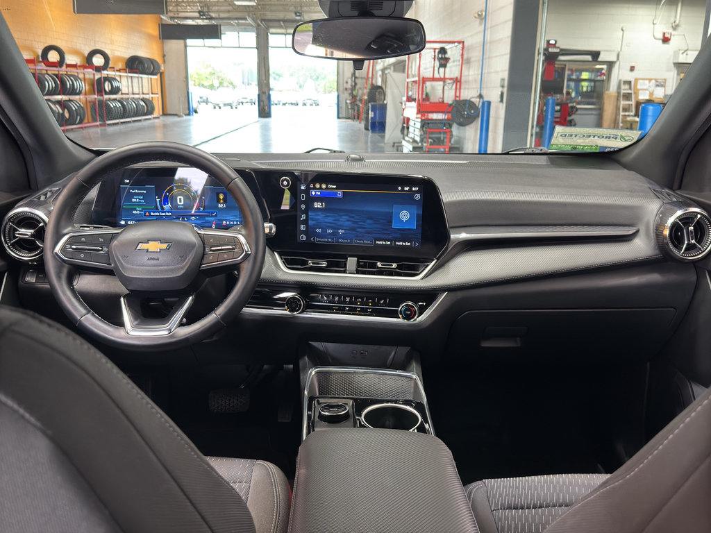 Used 2026 Chevrolet Equinox LT AWD/4WD image 13