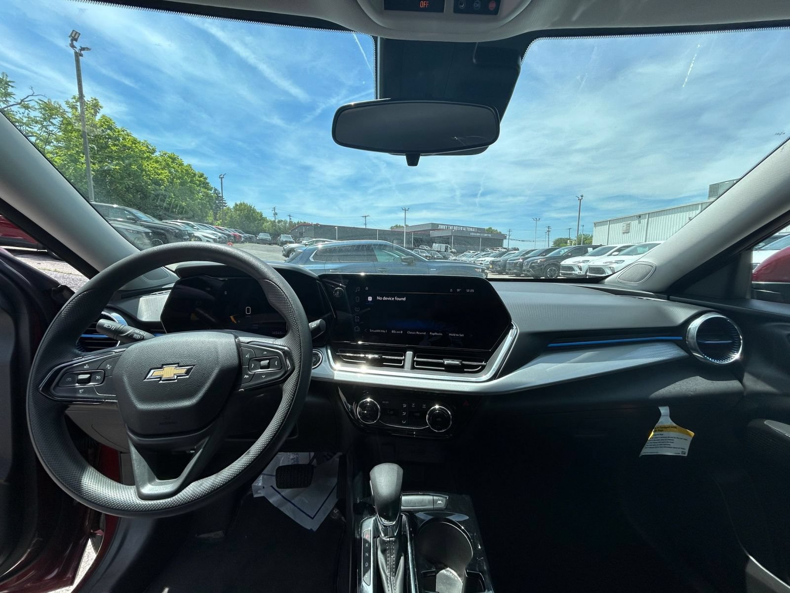 Used 2025 Chevrolet Trax LT FWD image 28