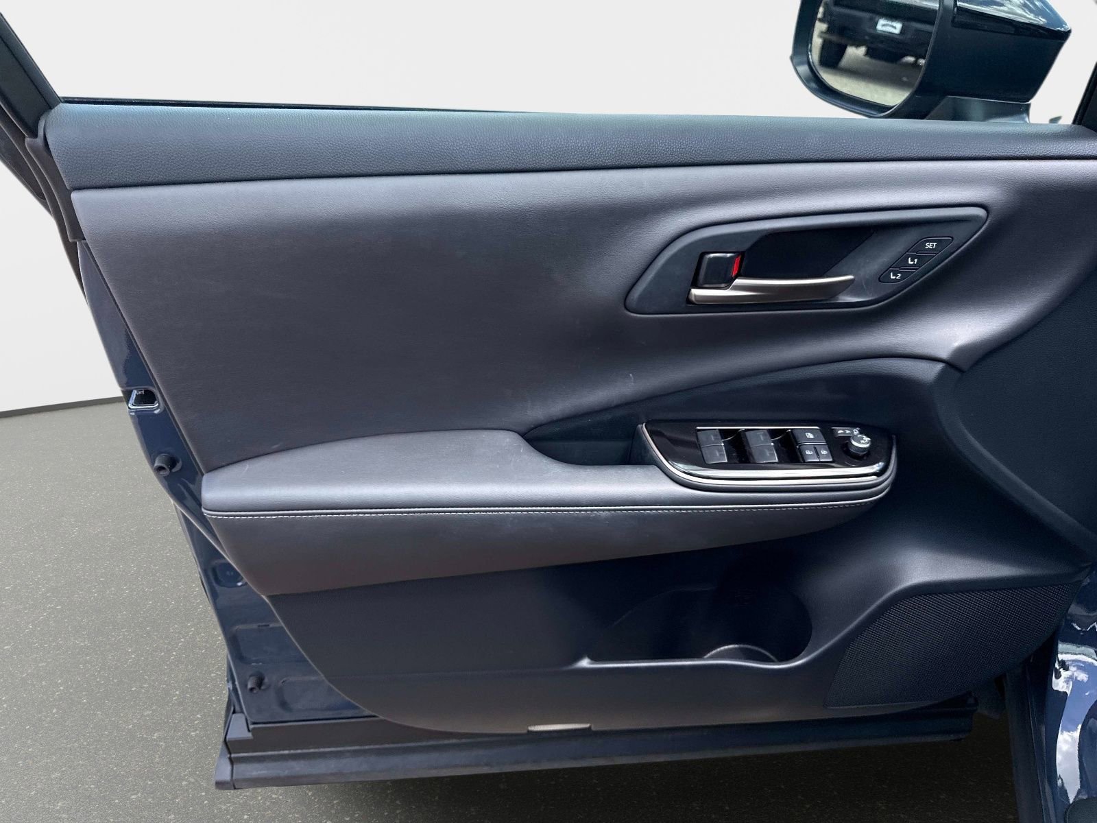 Used 2025 Toyota Crown Nightshade AWD/4WD image 17