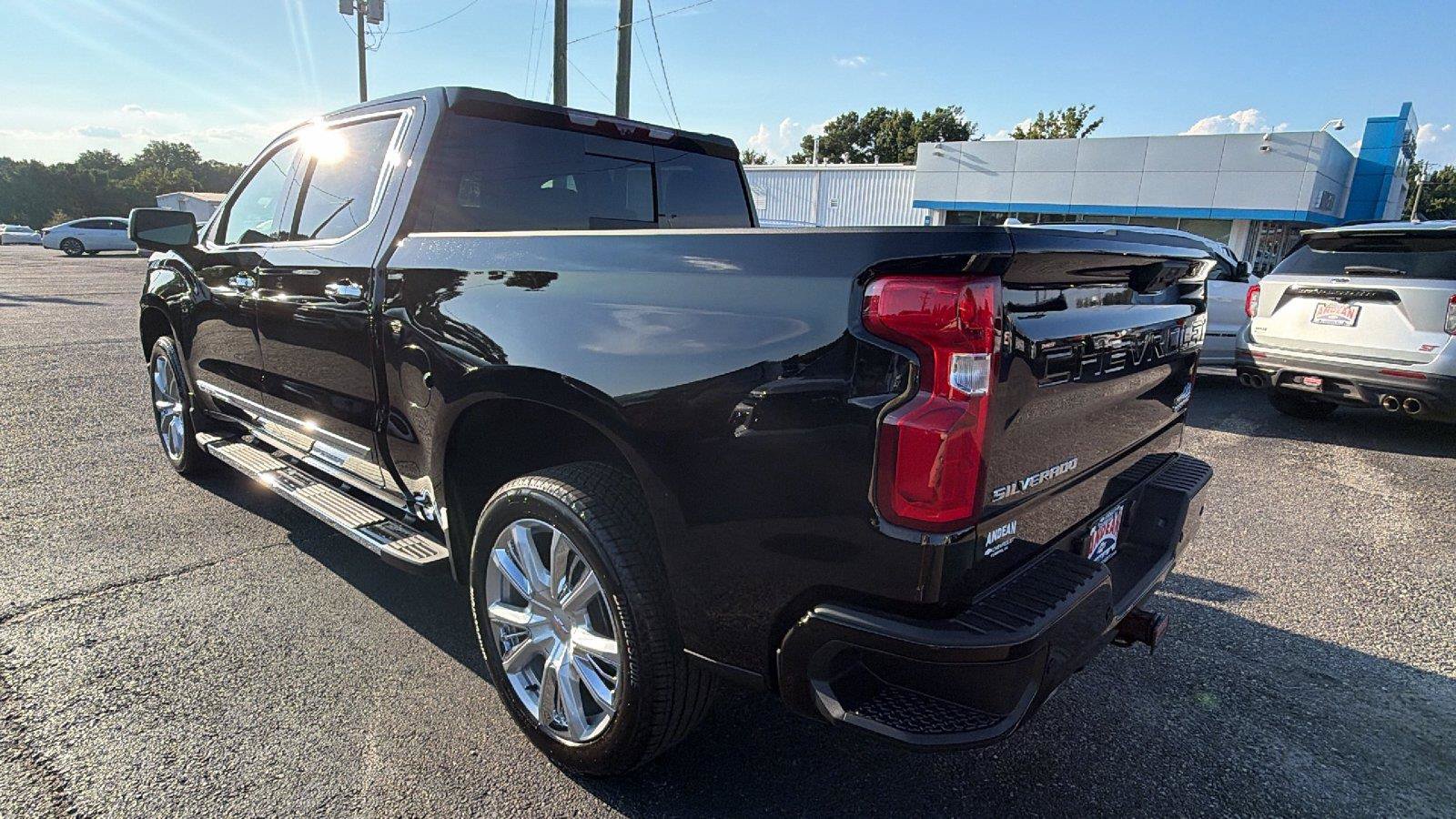 New 2026 Chevrolet Silverado 1500 High Country w/ High Country Premium Package AWD/4WD image 11