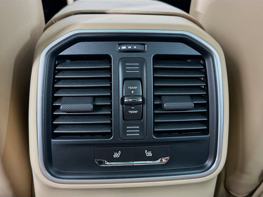 Certified 2026 Porsche Macan AWD/4WD image 27