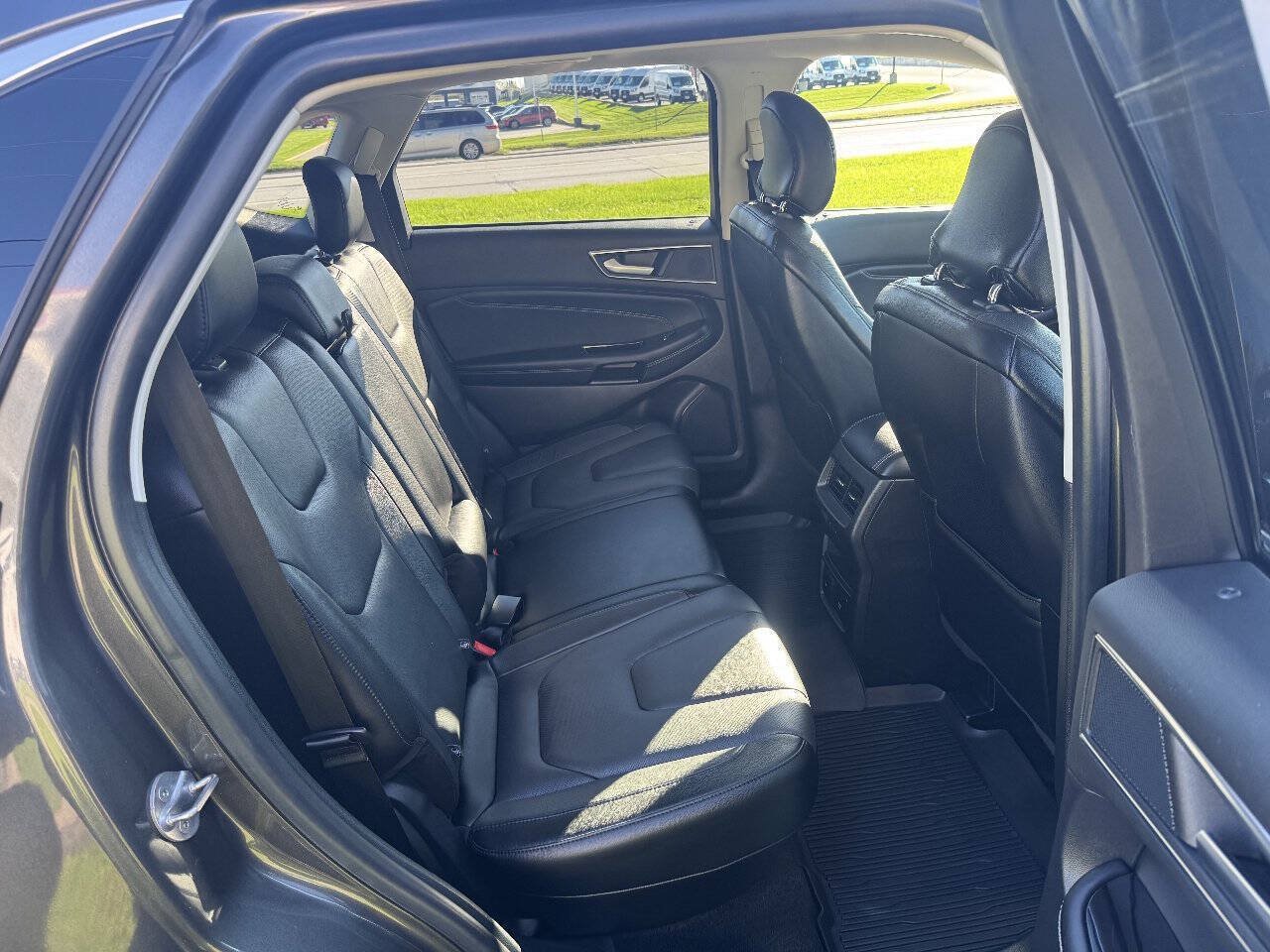 Used 2018 Ford Edge Titanium w/ Equipment Group 301A AWD/4WD image 12