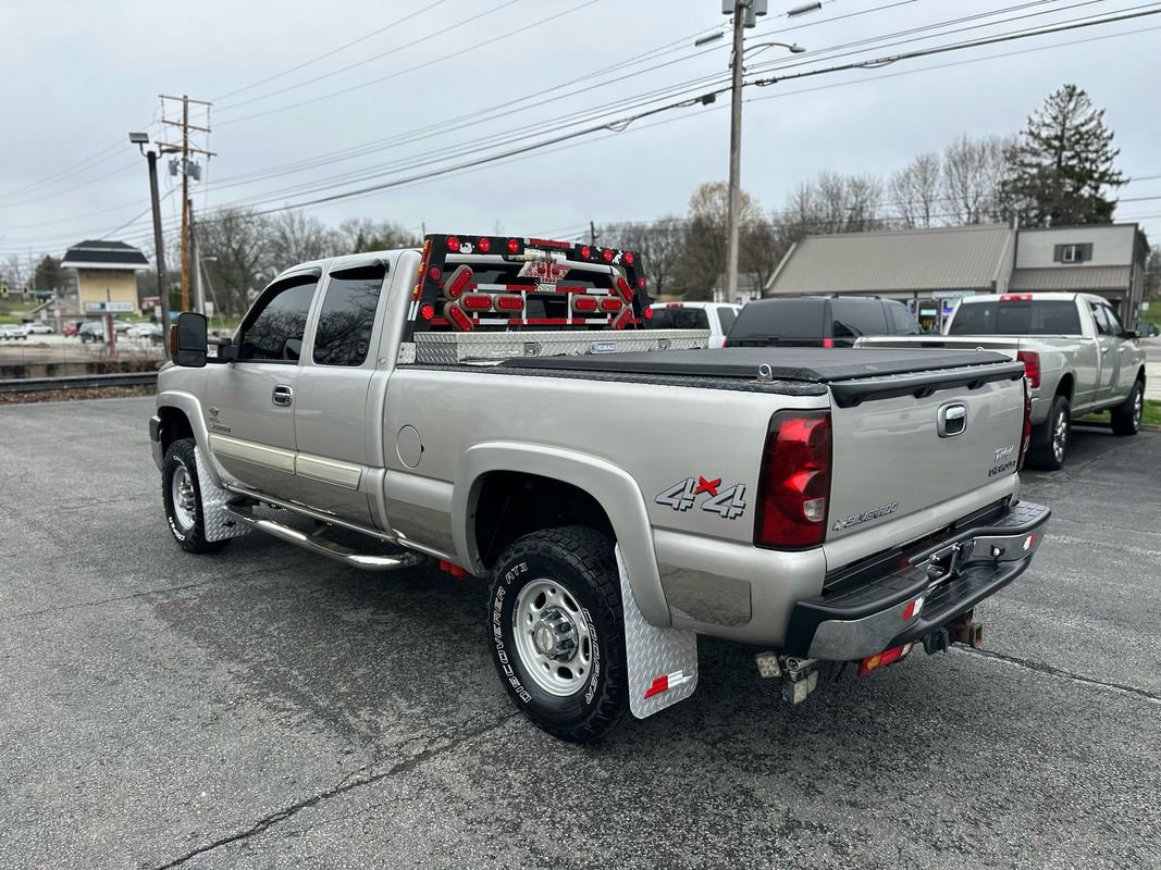 Used 2004 Chevrolet Silverado 2500 LT w/ Heavy-Duty Power Package AWD/4WD image 3