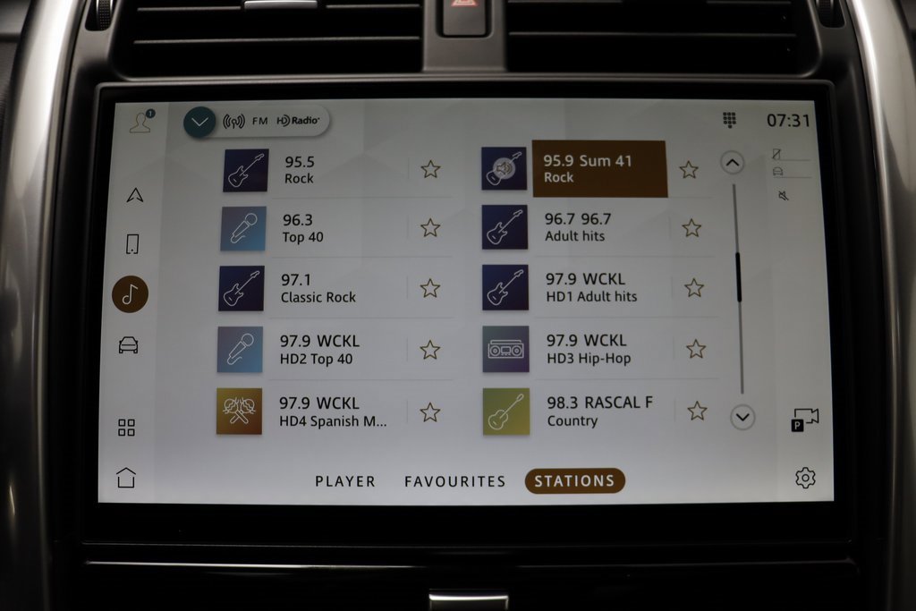 New 2025 Land Rover Discovery Dynamic SE image 11