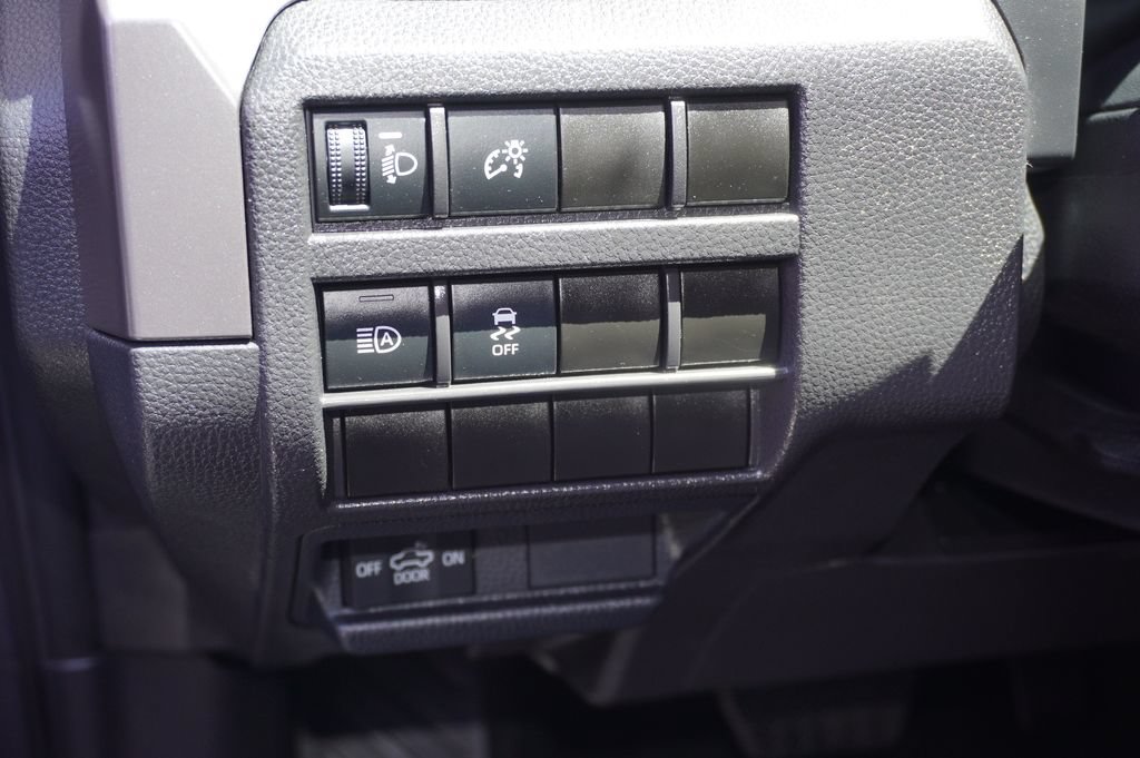 Certified 2025 Toyota Tacoma SR5 AWD/4WD image 12