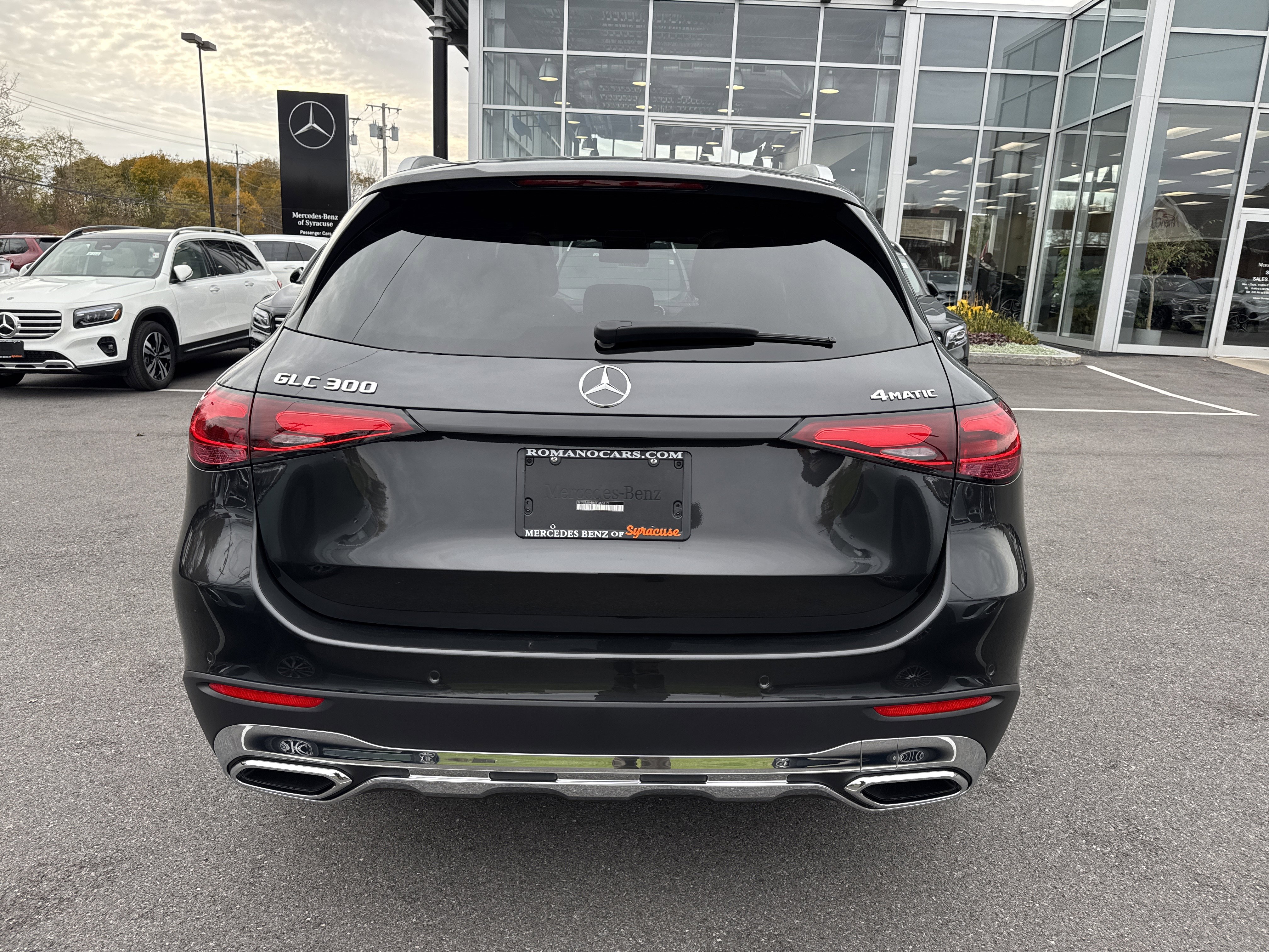 Used 2025 Mercedes-Benz GLC 300 4MATIC image 6