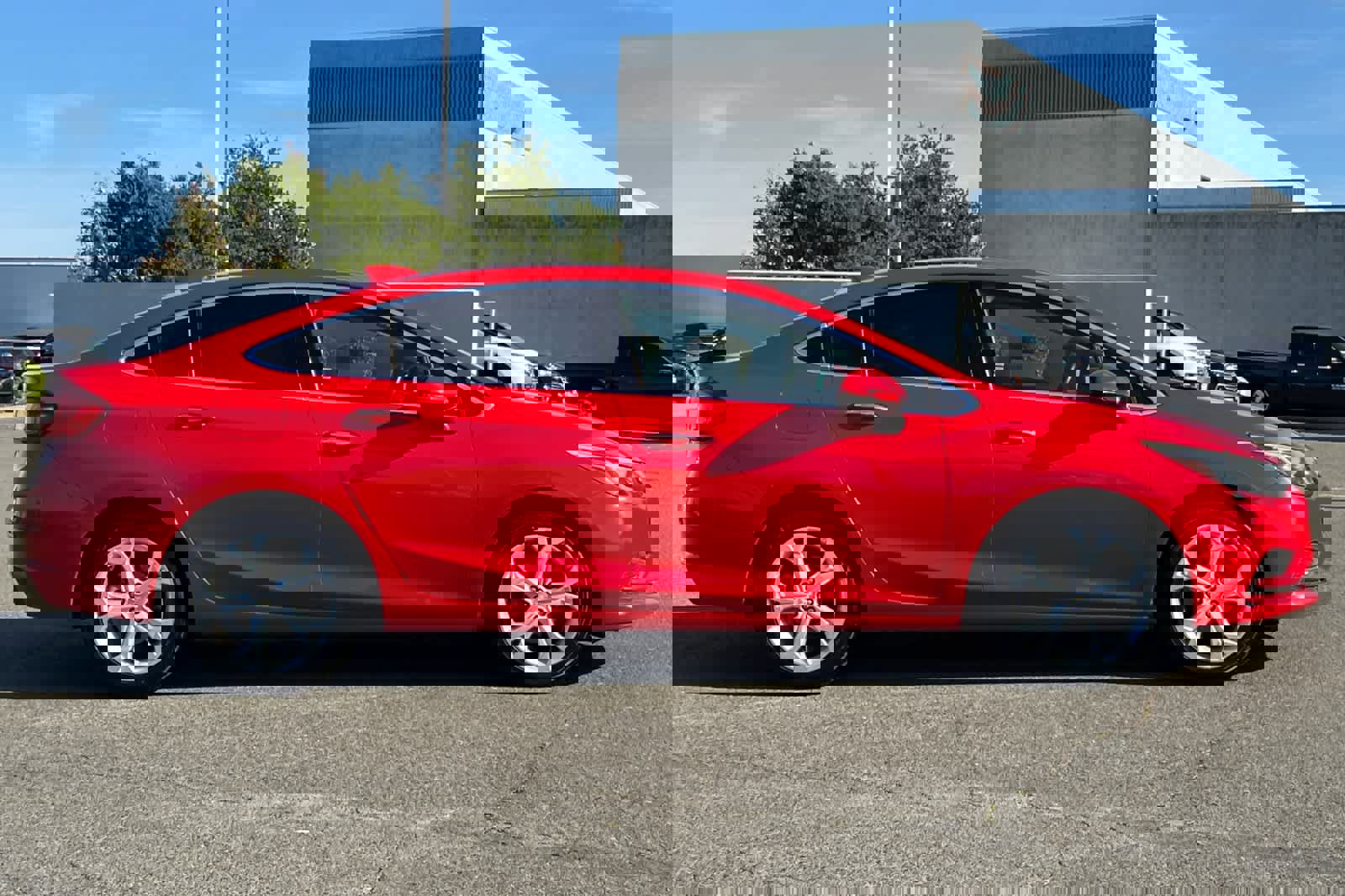 Used 2018 Chevrolet Cruze Premier FWD image 6