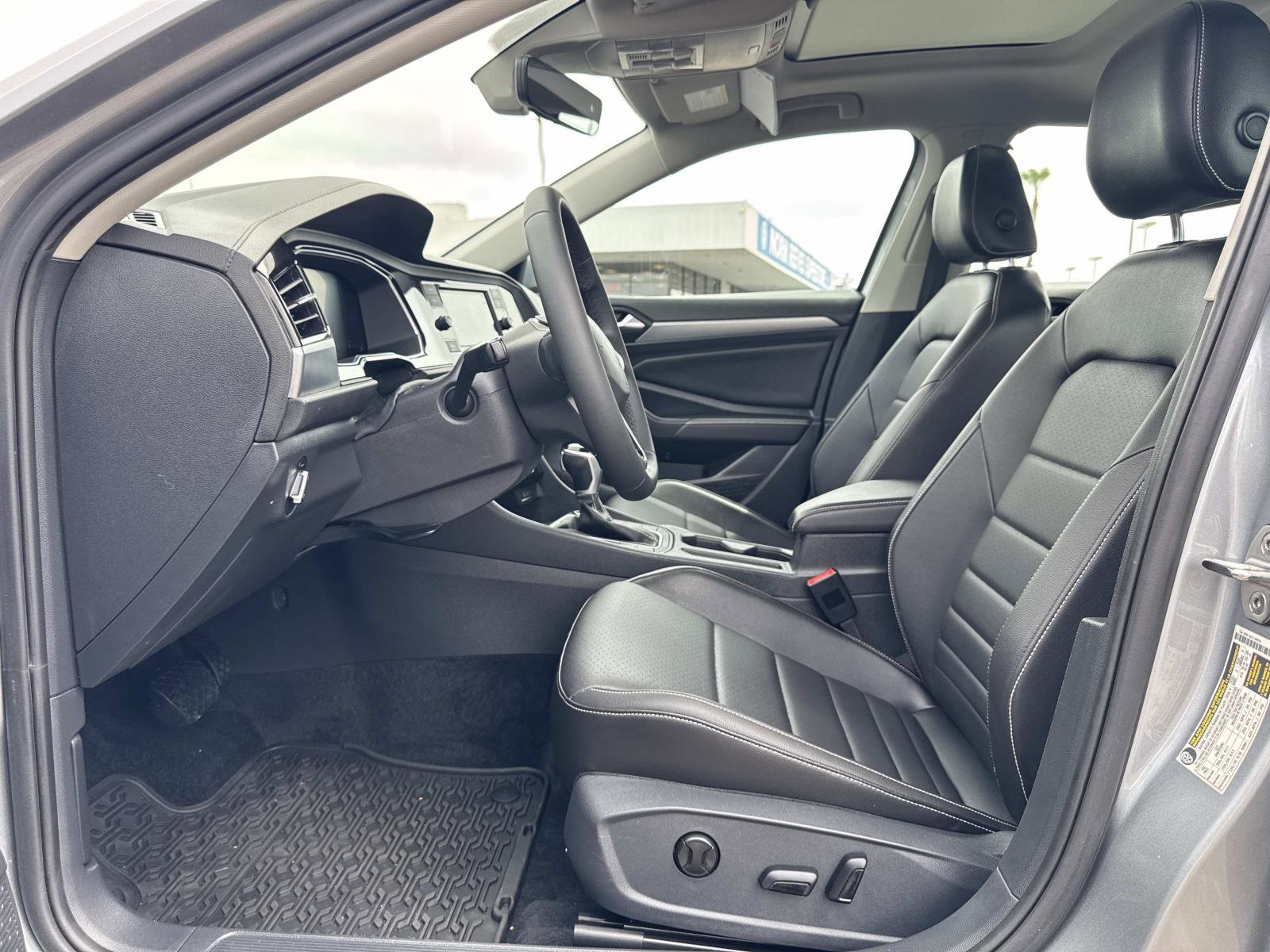 Certified 2022 Volkswagen Jetta SE image 22