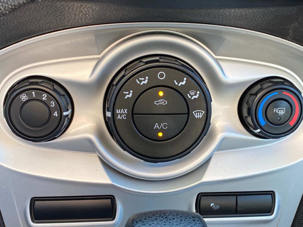 Used 2016 Ford Fiesta SE image 24