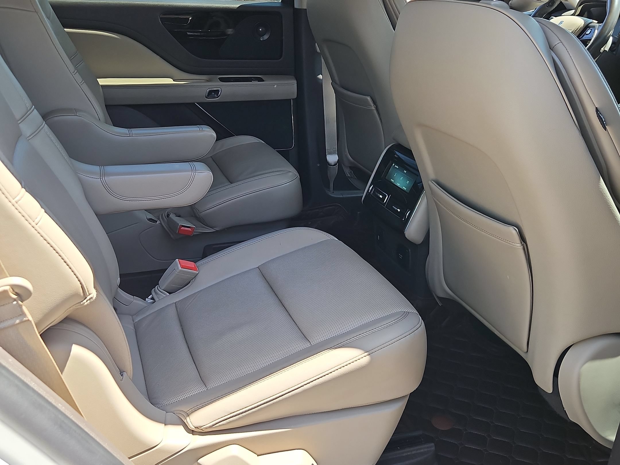 Used 2020 Lincoln Aviator Reserve RWD image 25