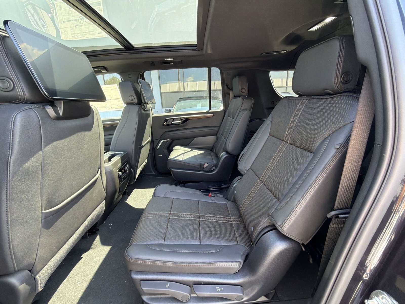 New 2026 Chevrolet Suburban High Country AWD/4WD image 25