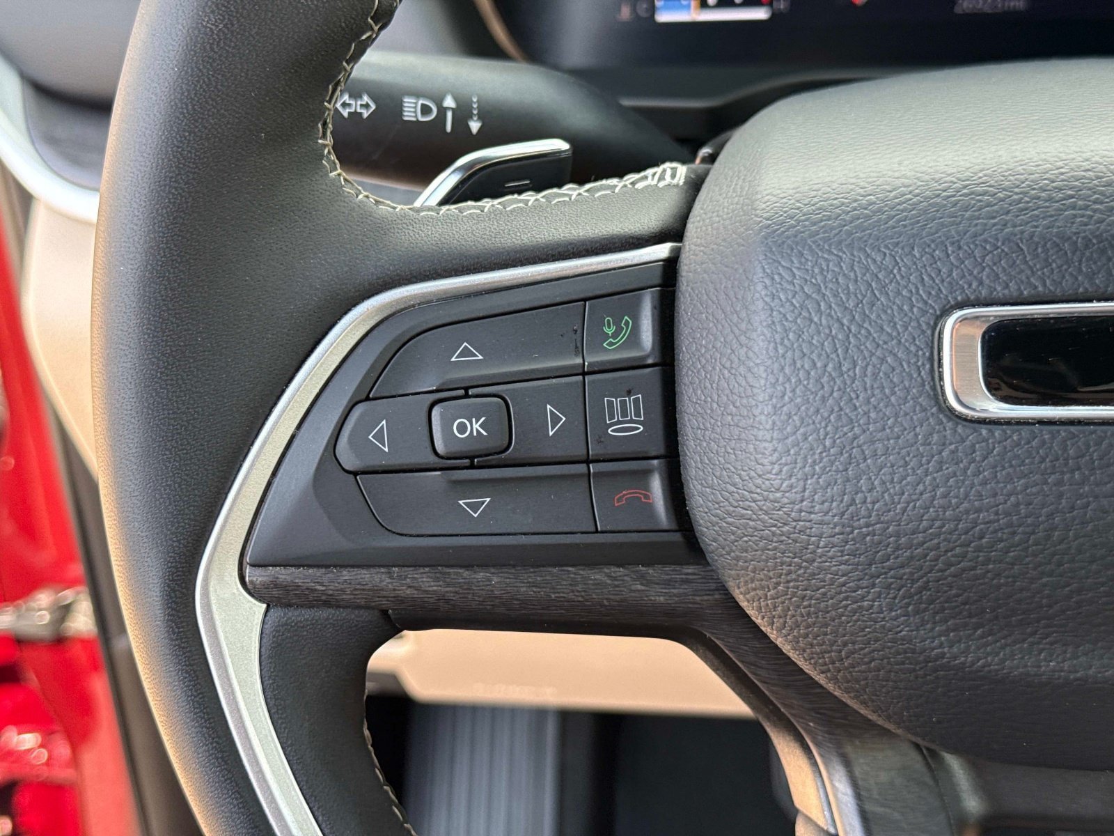 Used 2024 Jeep Grand Cherokee L Limited w/ Black Appearance Package AWD/4WD image 32