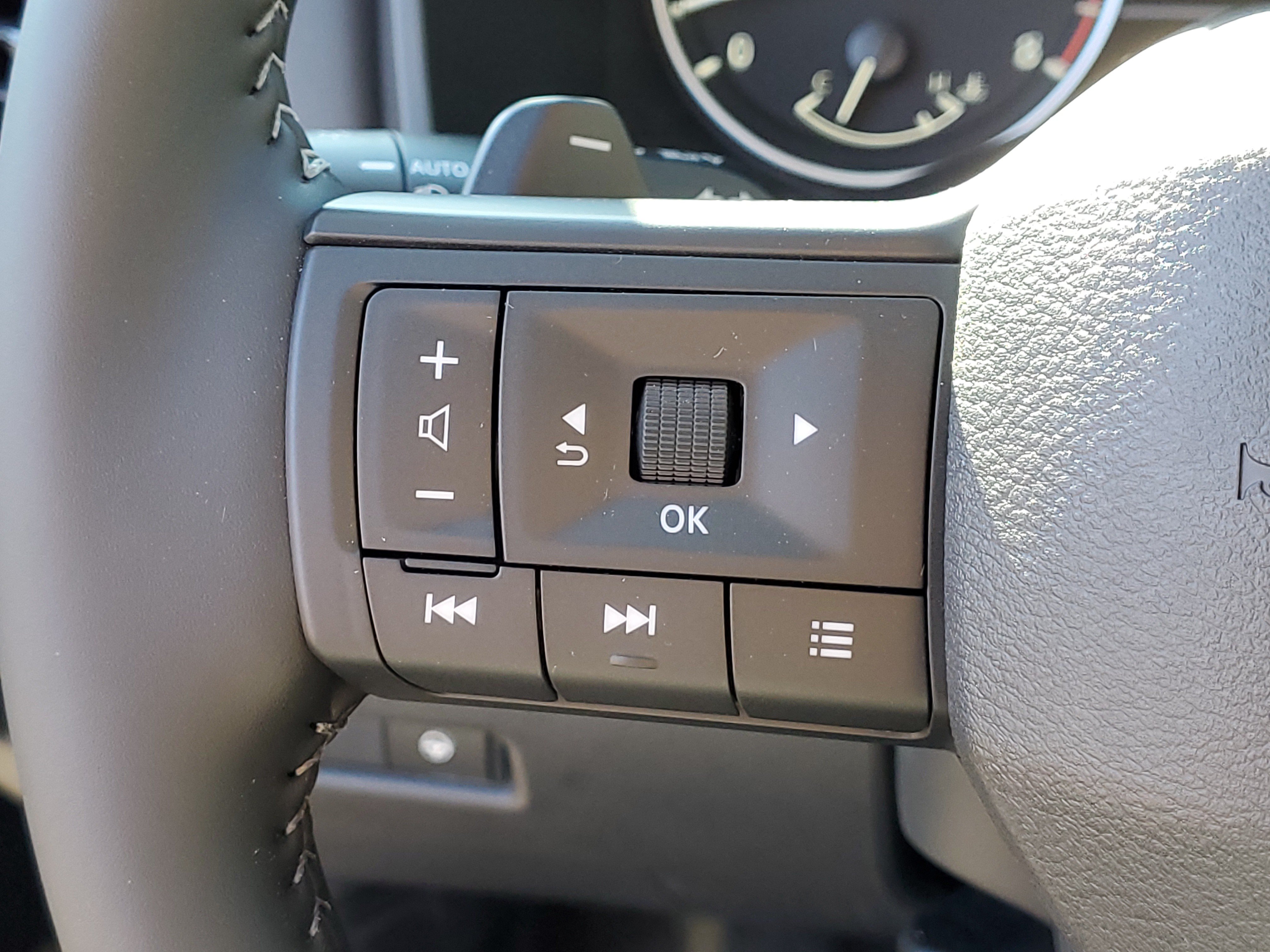 New 2027 Nissan Rogue SV w/ Cold Weather Package AWD/4WD image 9
