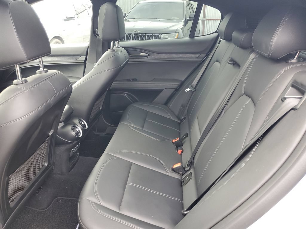 Used 2024 Alfa Romeo Stelvio Sprint AWD/4WD image 10