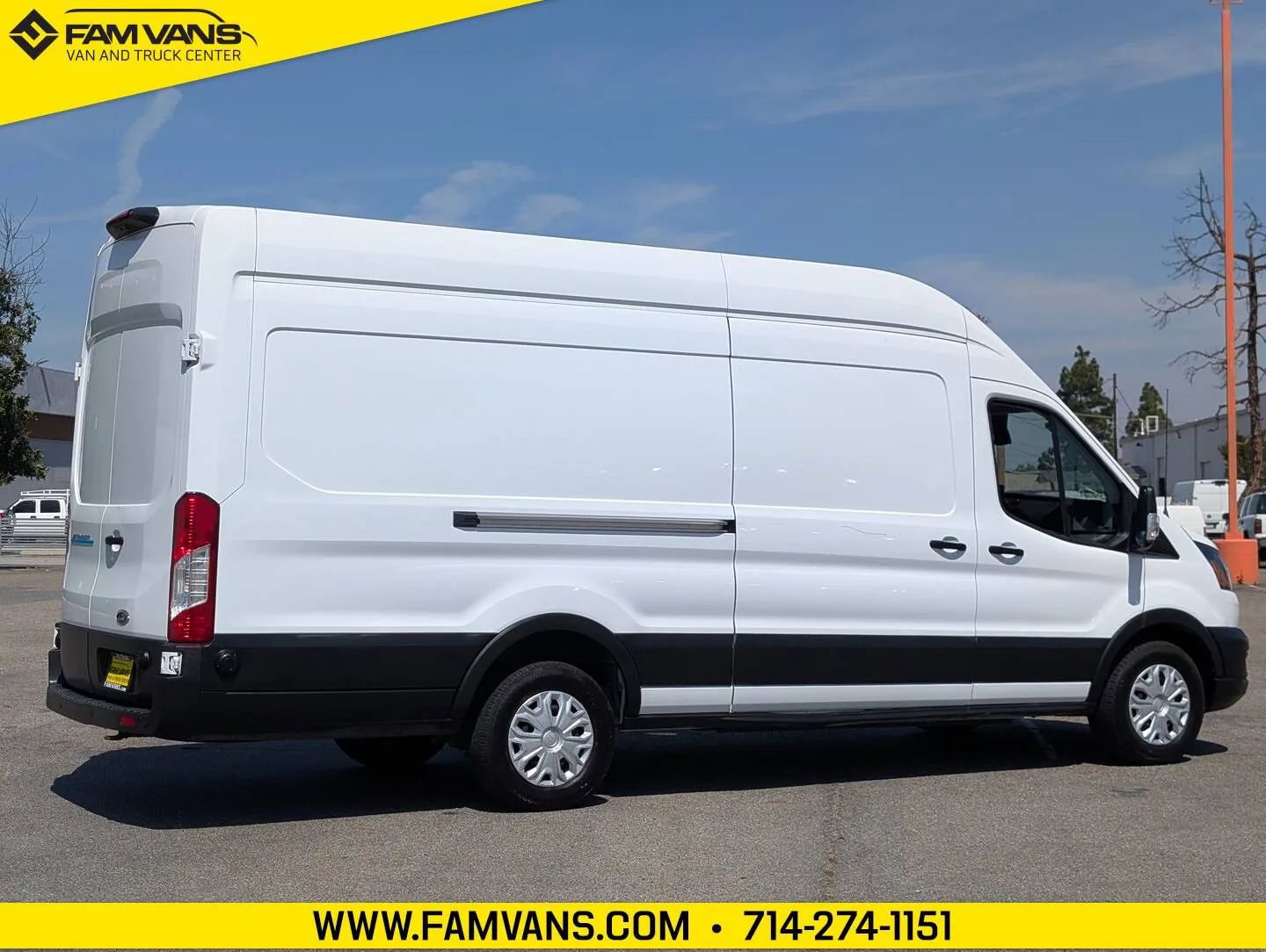 Used 2022 Ford E-Transit 148 High Roof Extended RWD image 9