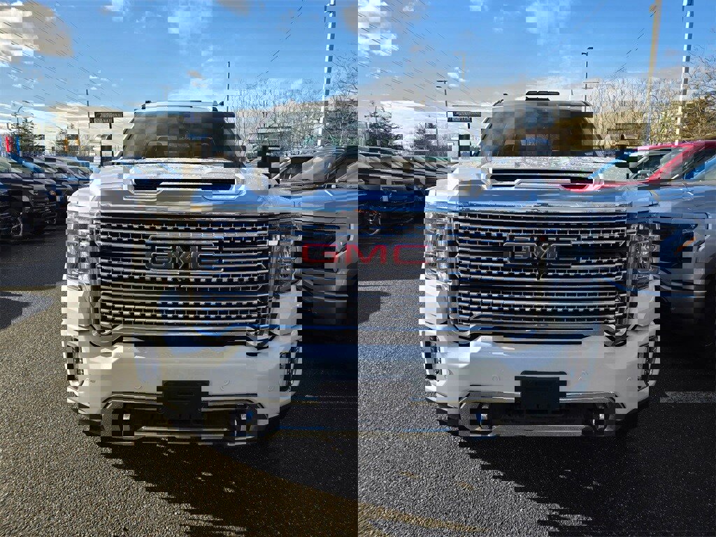 Used 2023 GMC Sierra 3500 Denali image 2