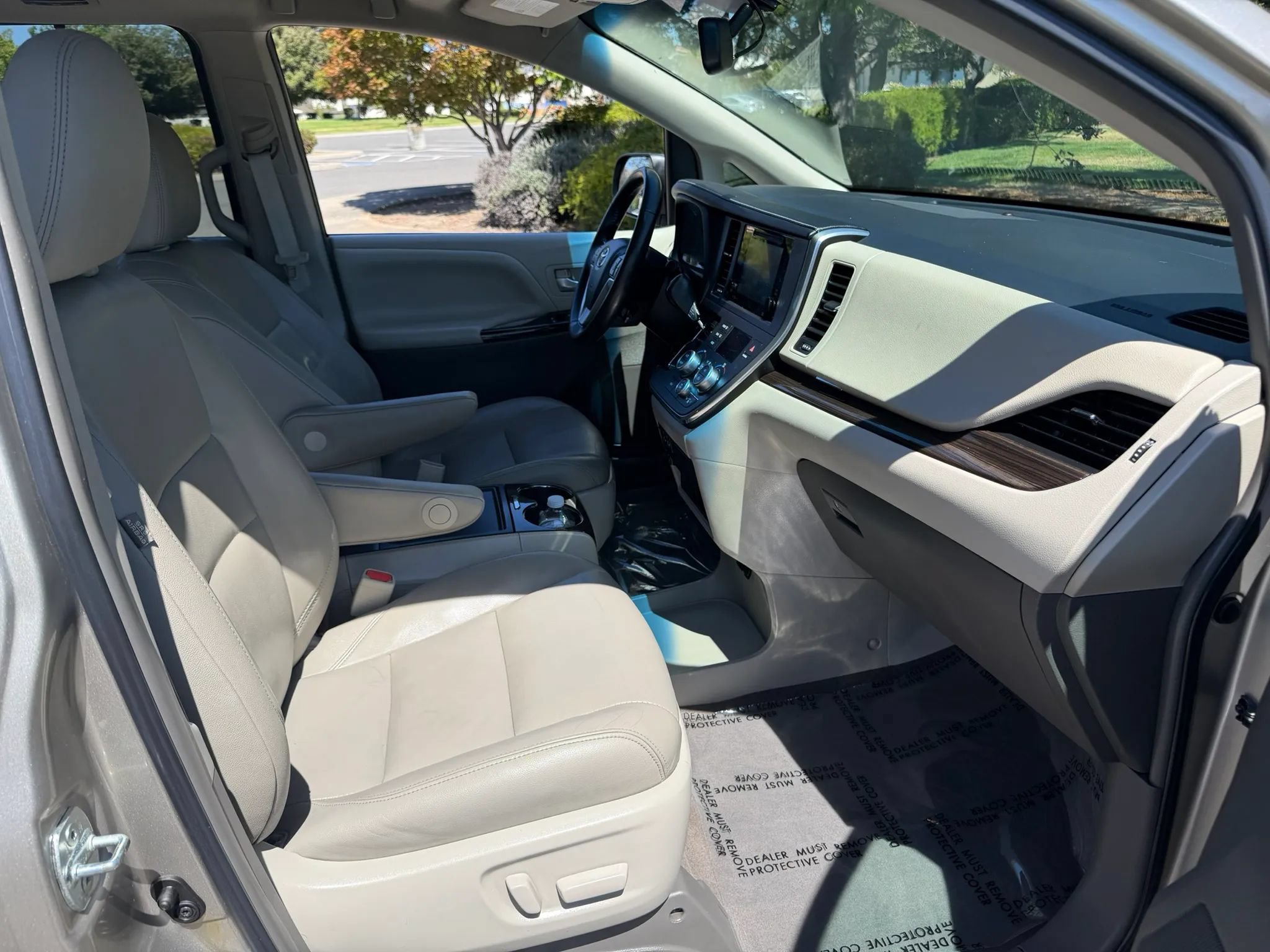 Used 2015 Toyota Sienna XLE Premium FWD image 21