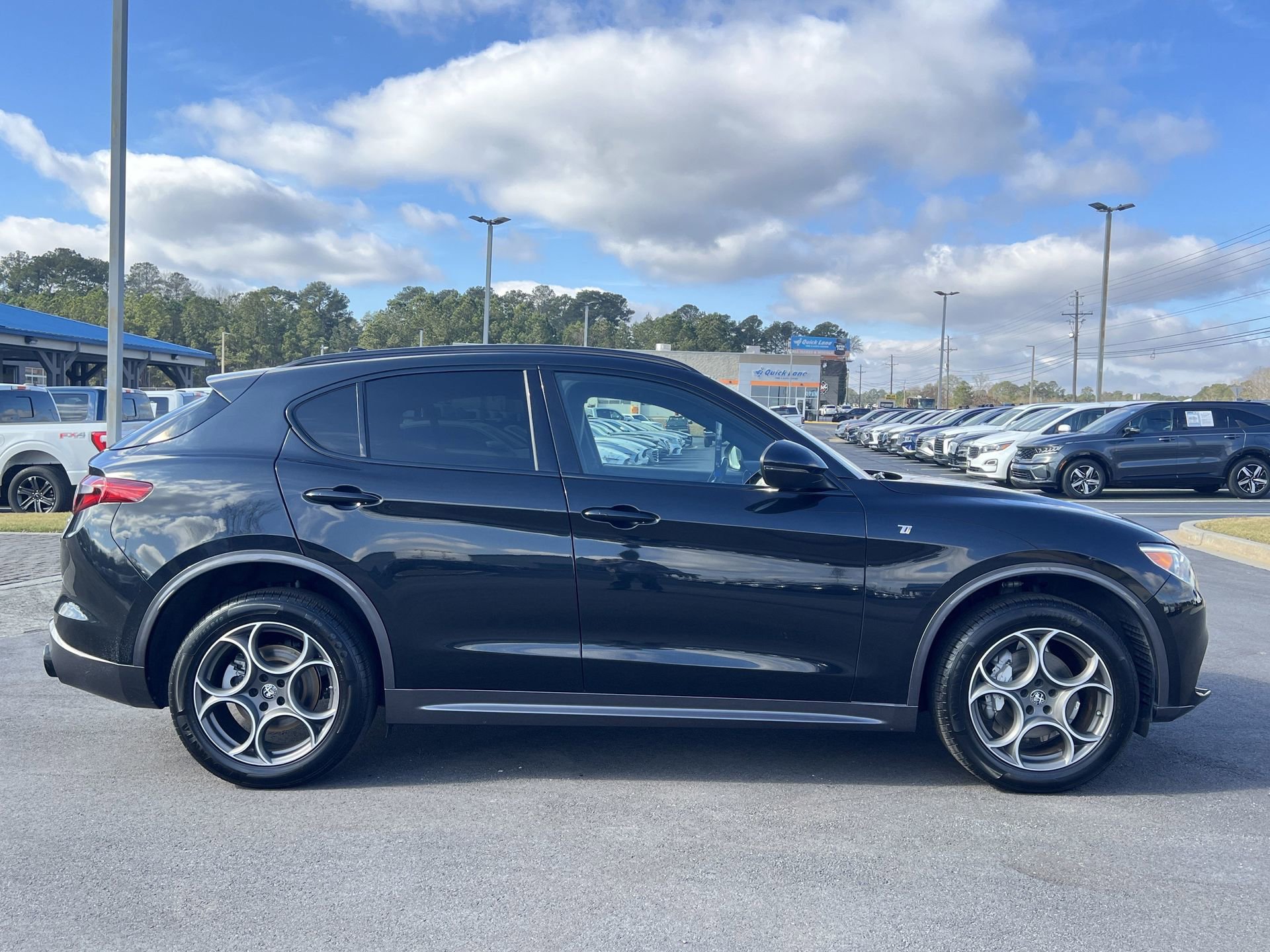 Used 2022 Alfa Romeo Stelvio Ti image 28