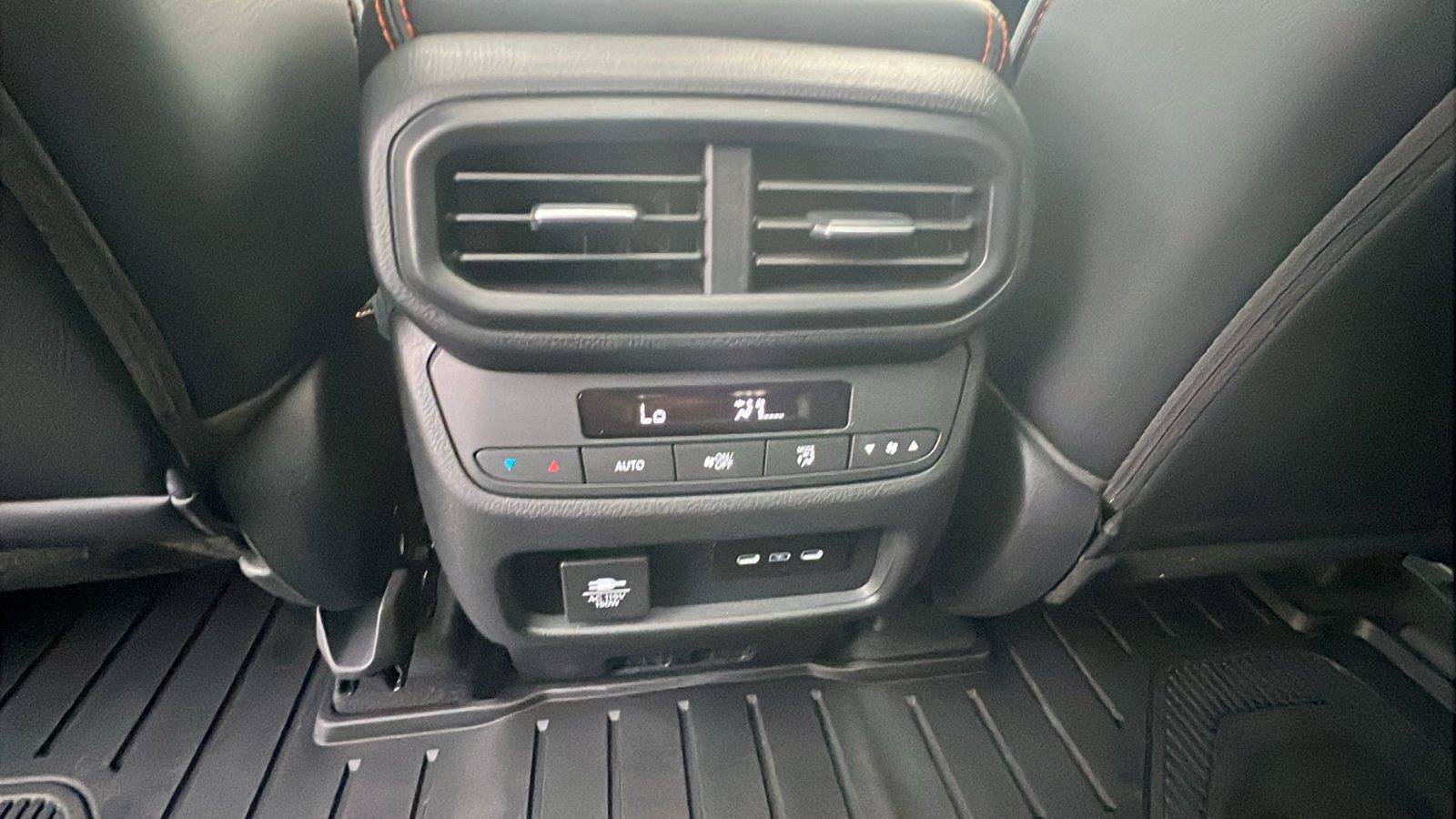 Used 2025 Honda Pilot TrailSport image 23