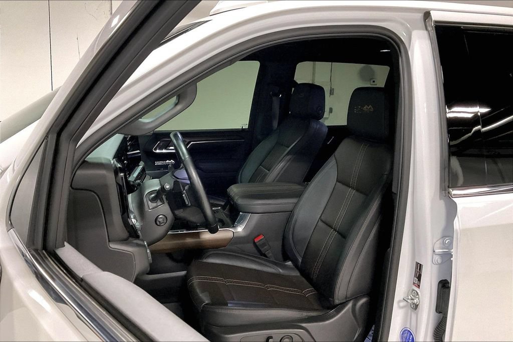 Used 2025 Chevrolet Silverado 1500 High Country AWD/4WD image 31