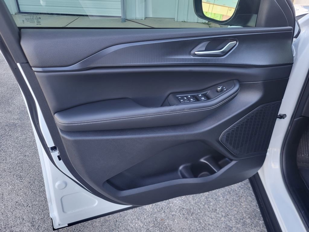 New 2025 Jeep Grand Cherokee L Laredo w/ Luxury Tech Group I RWD image 14