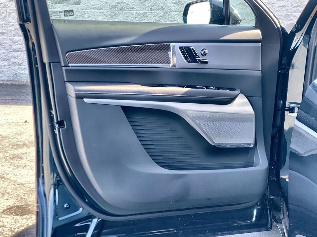 Certified 2026 Cadillac Vistiq Luxury image 21