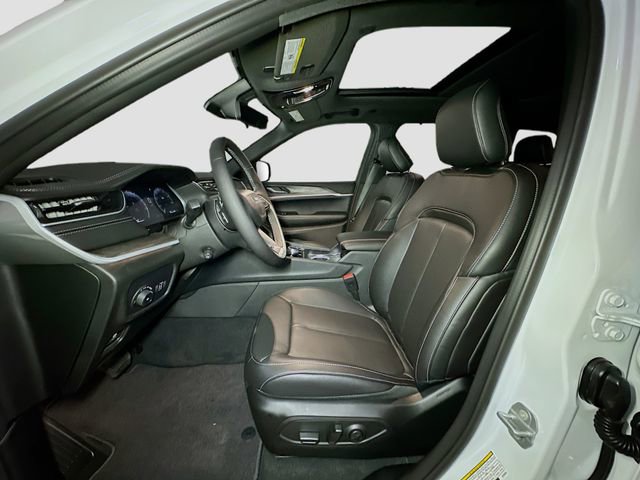 New 2025 Jeep Grand Cherokee Limited w/ Luxury Tech Group II image 14