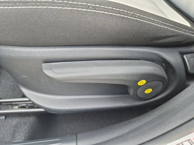 Used 2025 Hyundai Venue SEL FWD image 14