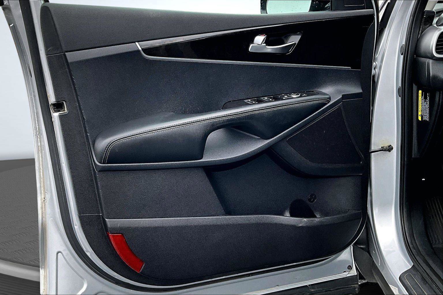 Used 2016 Kia Sorento LX w/ LX Convenience Package image 24