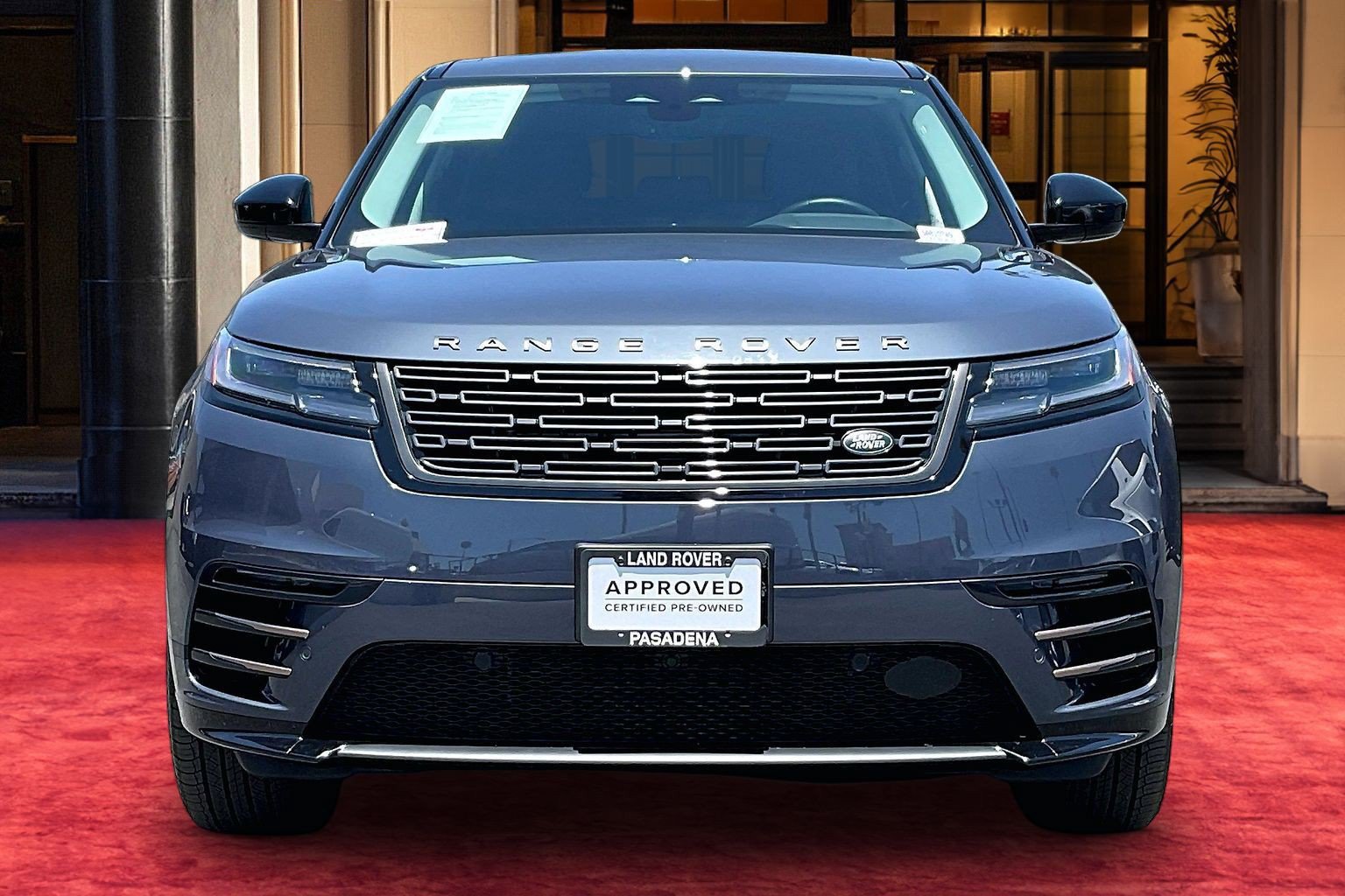 Certified 2025 Land Rover Range Rover Velar Dynamic SE AWD/4WD image 3