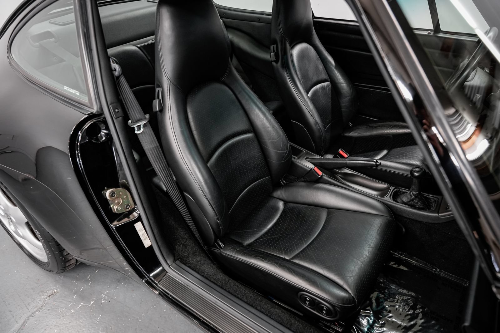 Used 1995 Porsche 911 Carrera RWD image 28