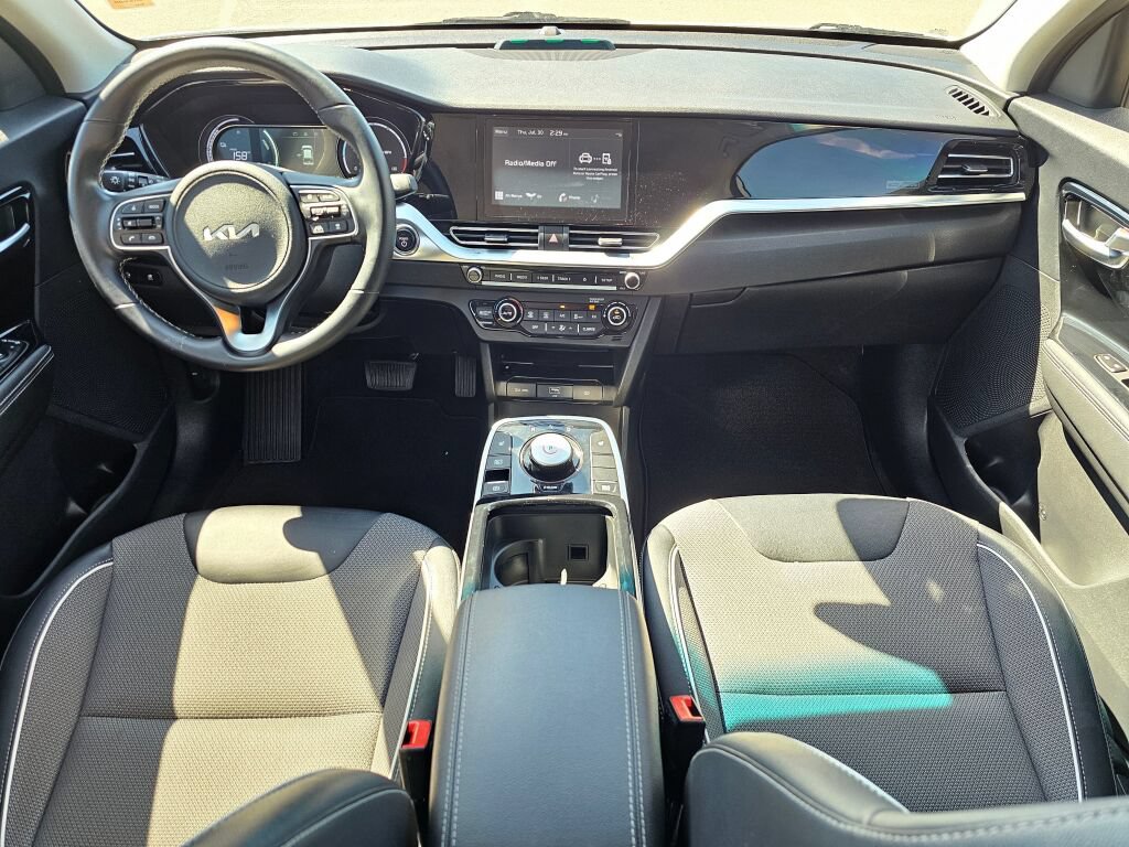 Certified 2022 Kia Niro EX FWD image 9