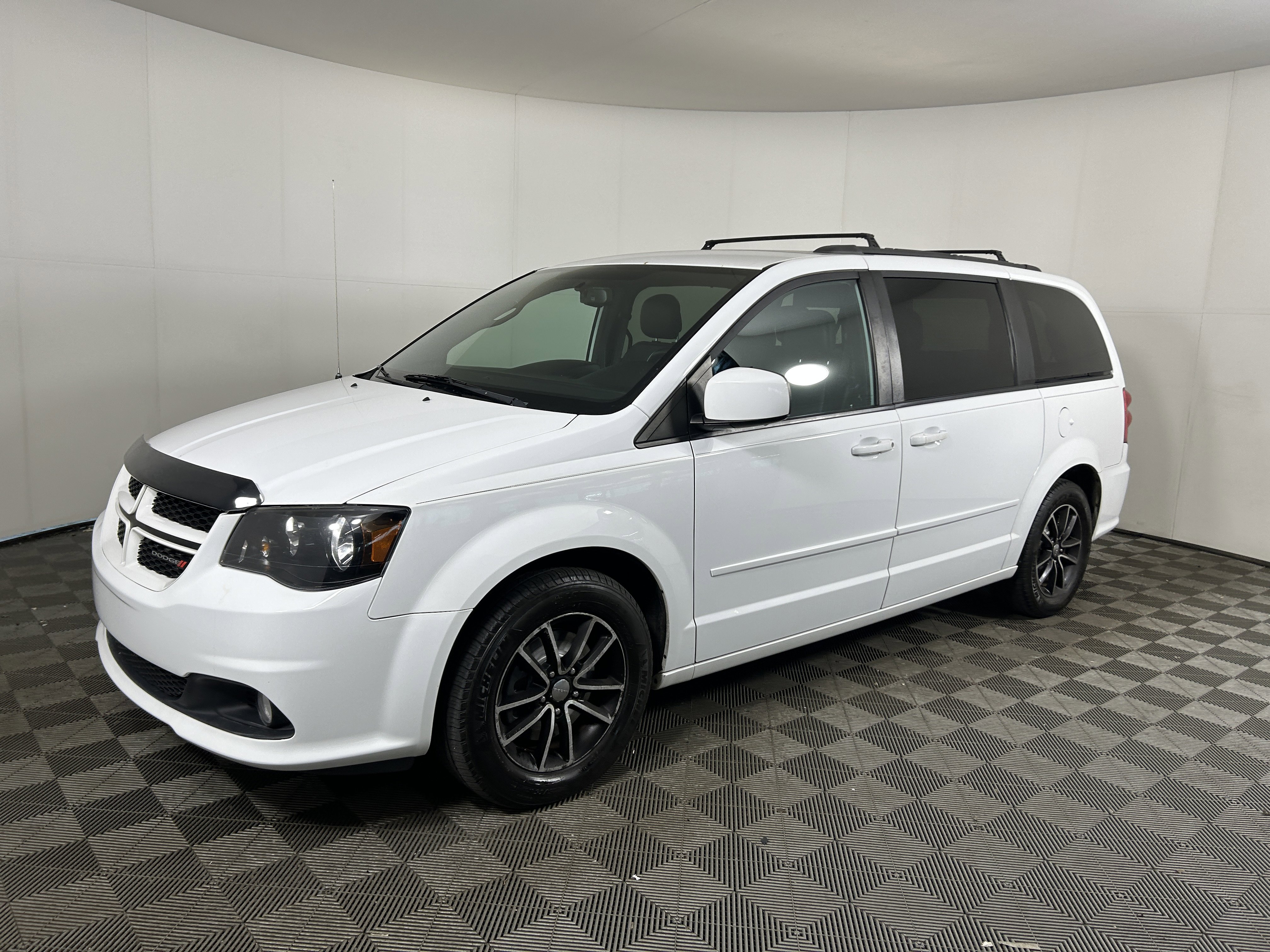 Used 2017 Dodge Grand Caravan GT image 1