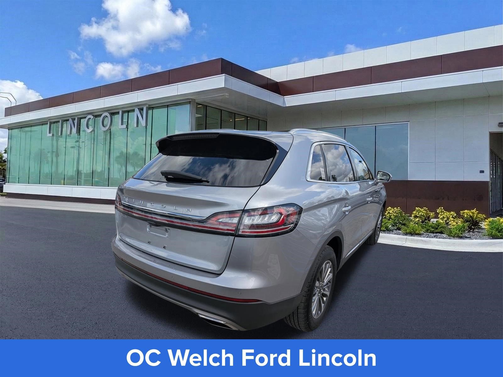 Used 2023 Lincoln Nautilus FWD w/ Premium Package image 3