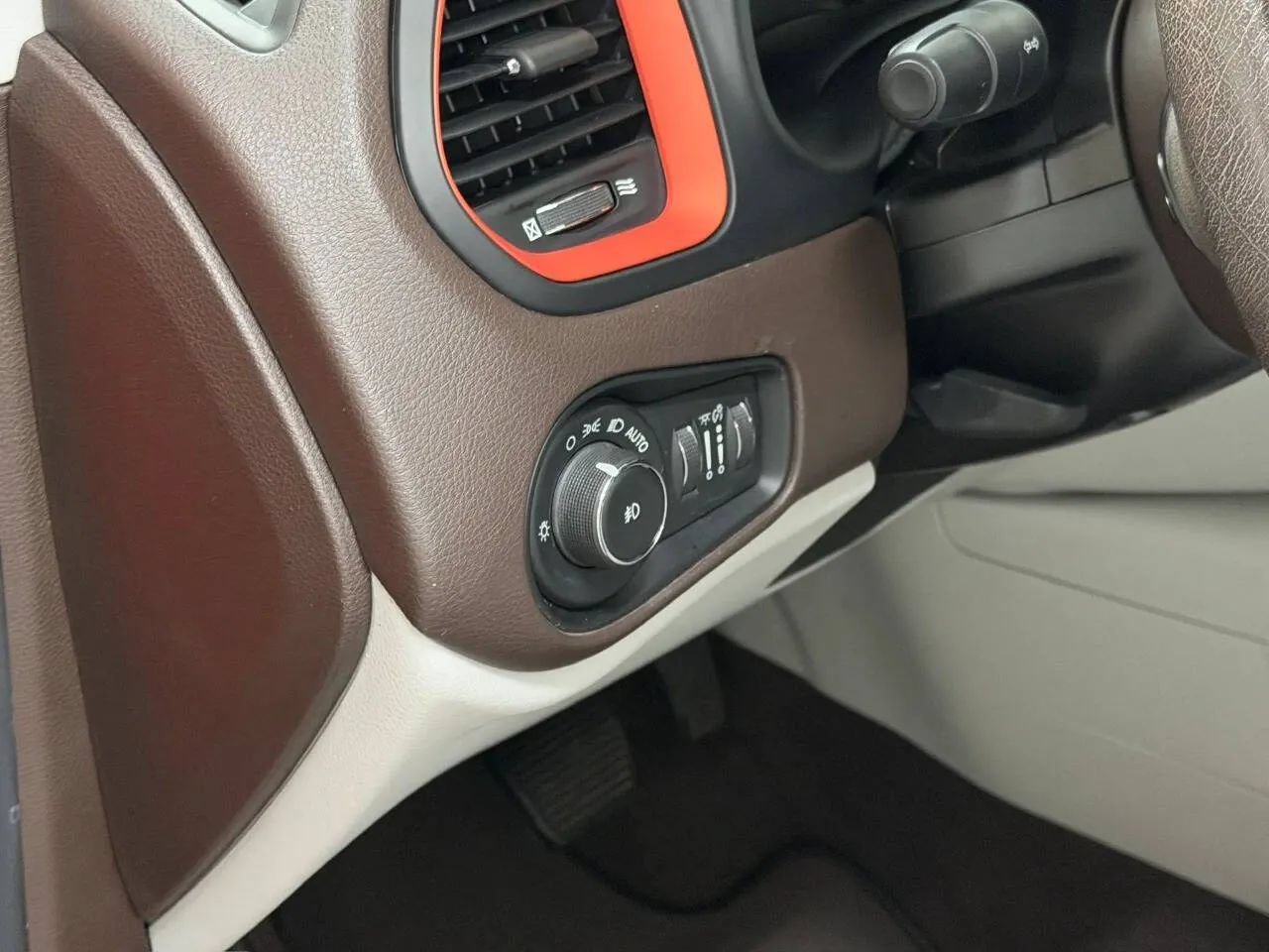 Used 2017 Jeep Renegade Latitude FWD image 26