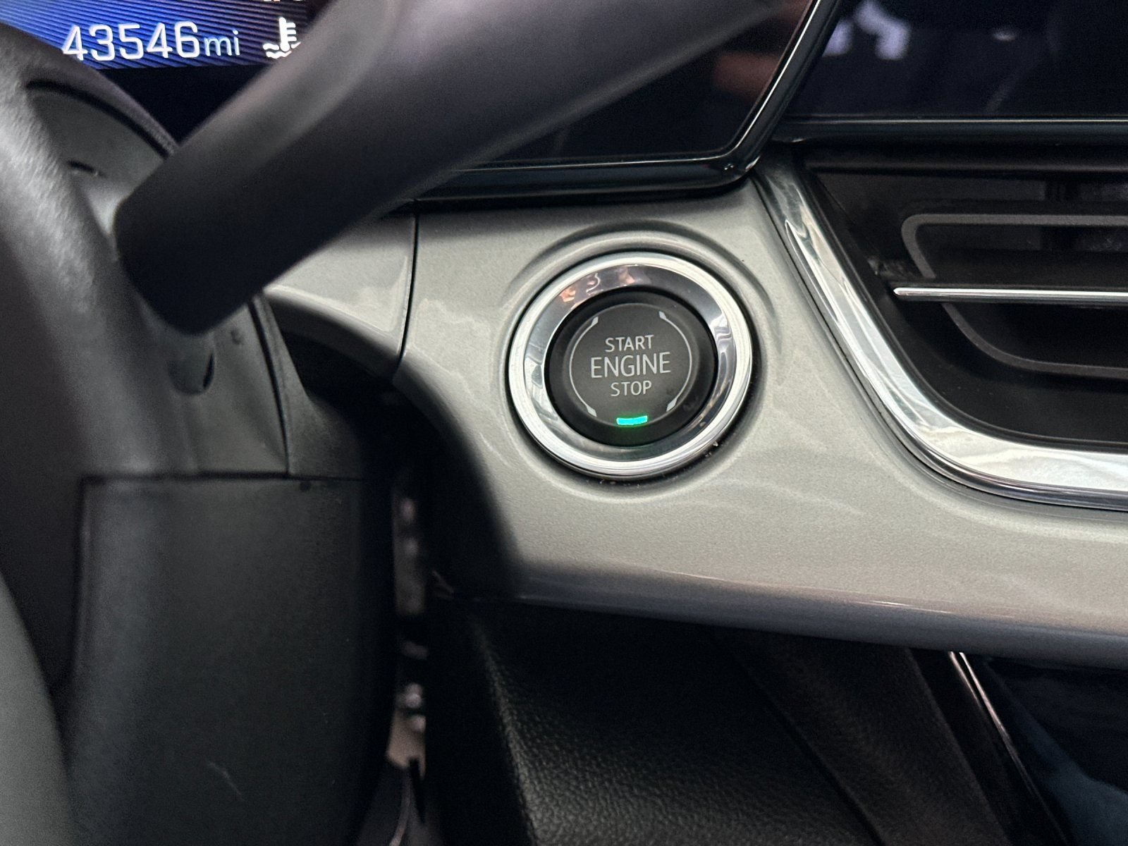 Used 2025 Chevrolet Trax LT FWD image 20