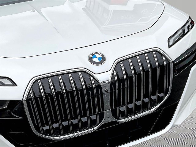 Used 2023 BMW 760i xDrive w/ Parking Assistance Package AWD/4WD image 33