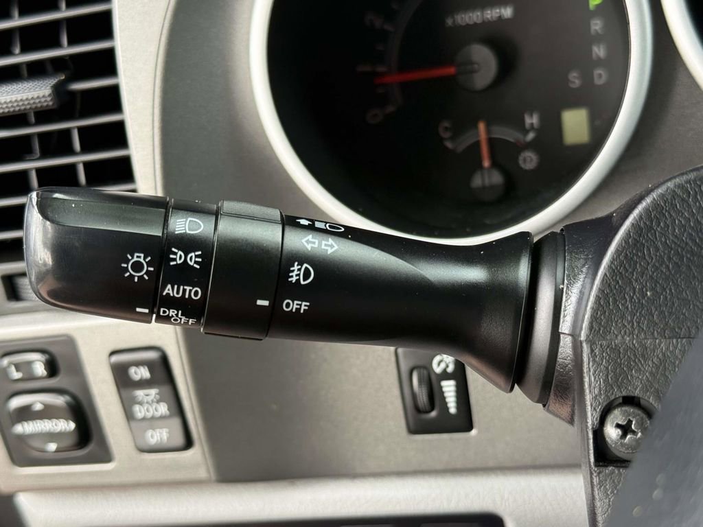 Used 2015 Toyota Sequoia SR5 AWD/4WD image 27