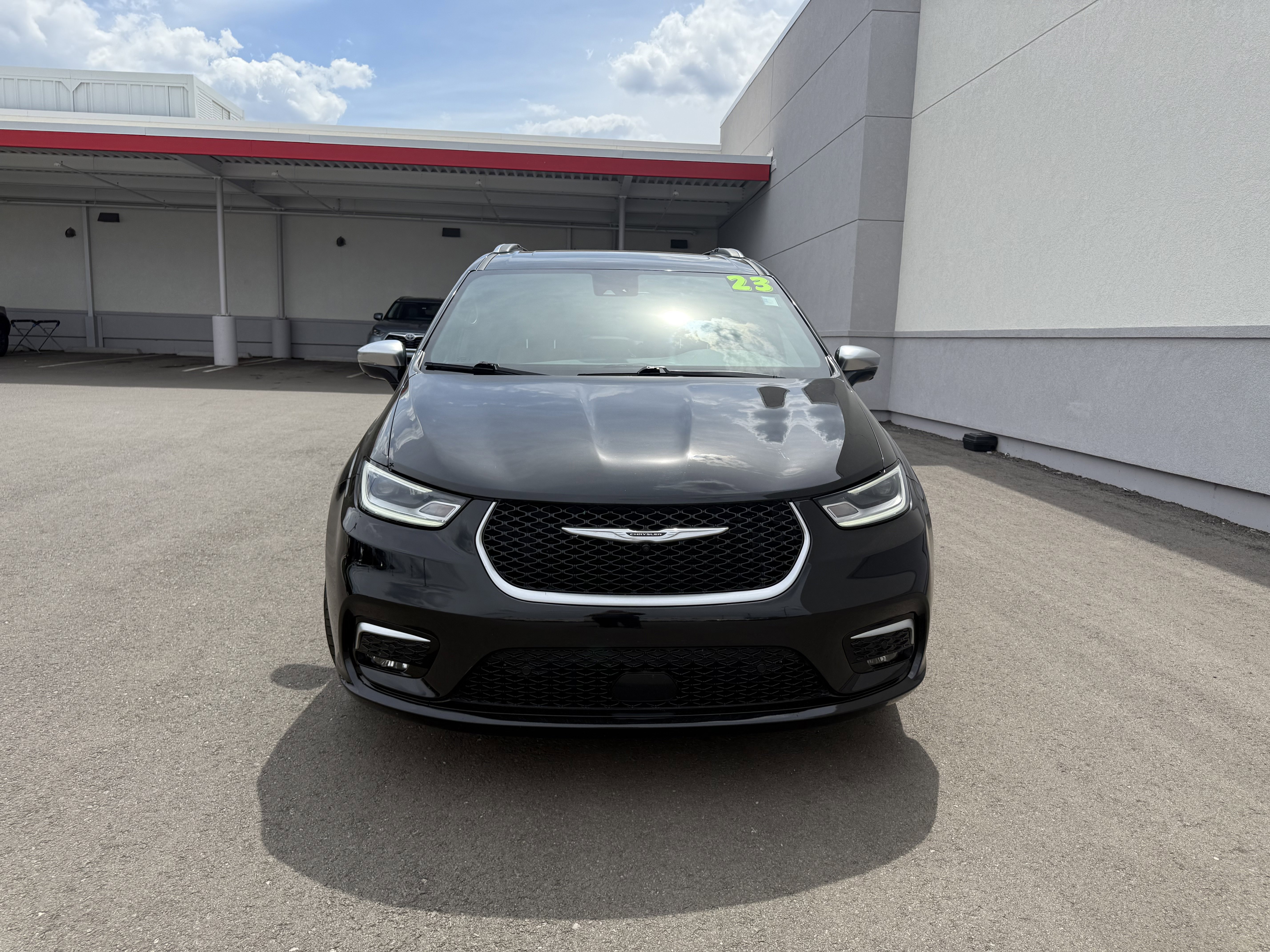 Used 2023 Chrysler Pacifica Pinnacle image 18