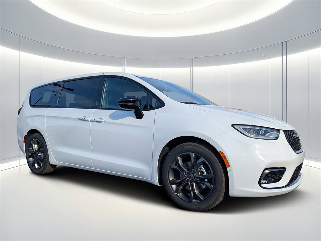 New 2026 Chrysler Pacifica Select image 1