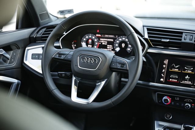 Certified 2025 Audi Q3 2.0T Premium w/ Convenience Package AWD/4WD image 28