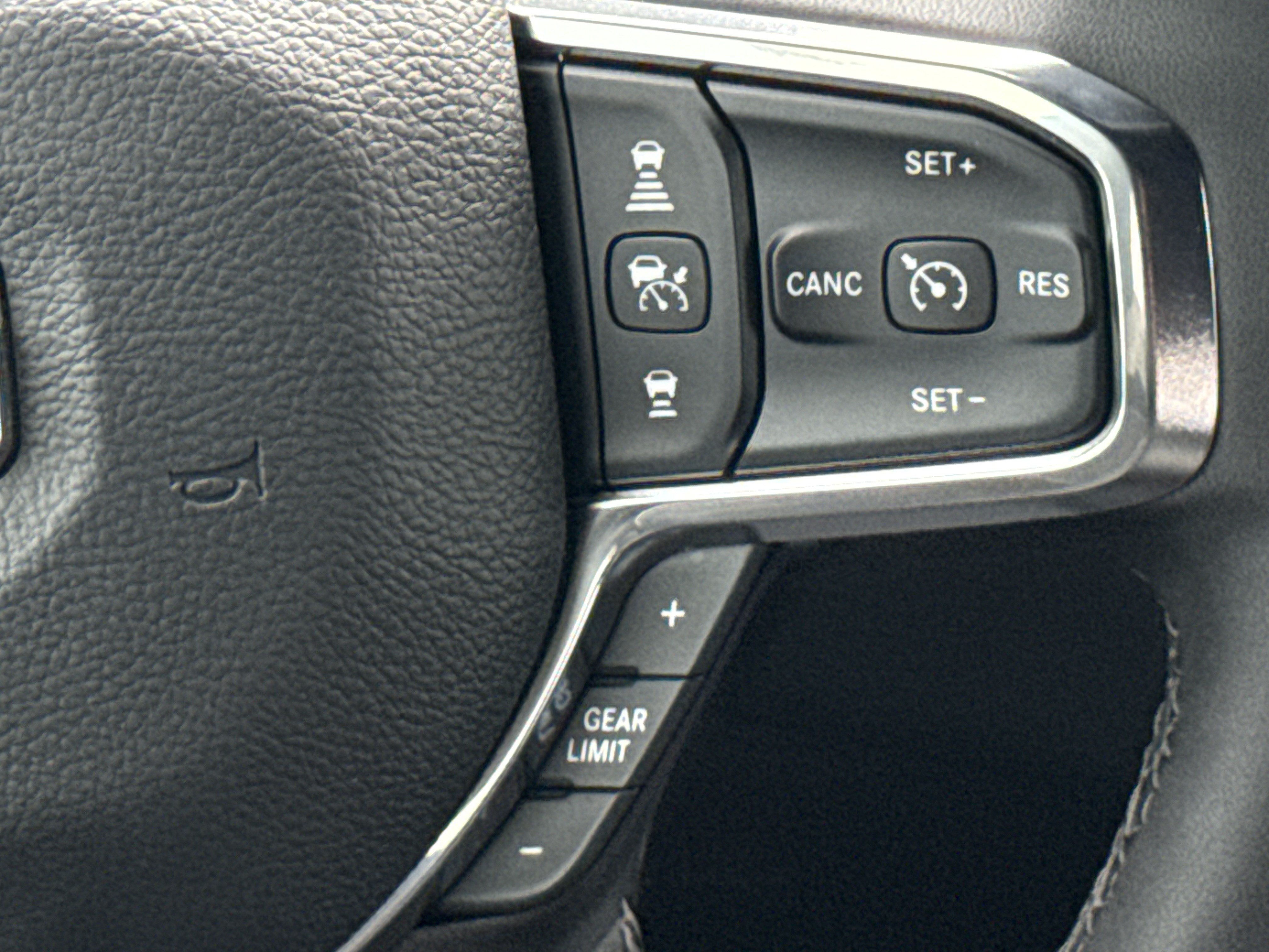 New 2026 RAM 3500 Laramie AWD/4WD image 21