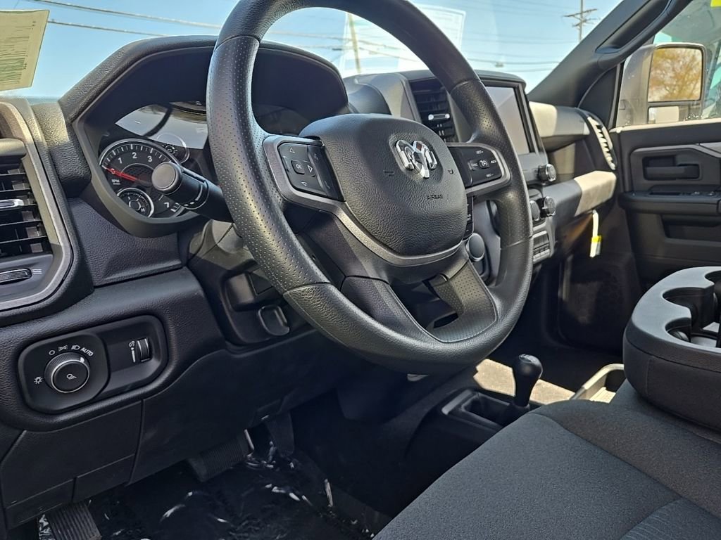 Used 2024 RAM 2500 Tradesman w/ Chrome Appearance Group image 19