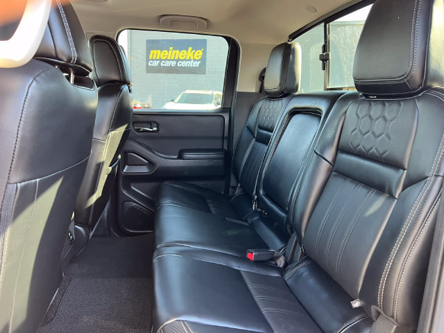 Used 2024 Nissan Frontier SL AWD/4WD image 7